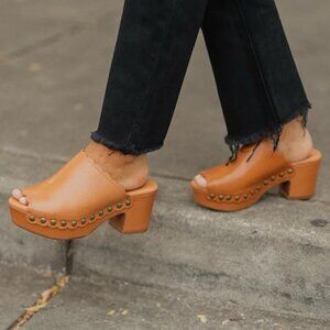 NEW CHOCOLAT BLU Leather Gold Heeled Mules in tan for women 825 6m3